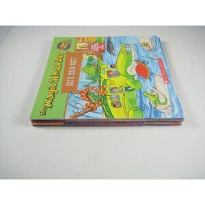 Lot 5 The Magic School Bus Books Scholastic Paperback Feet Takes a Dive